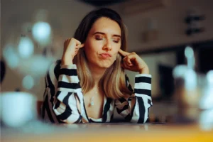 can you complain to hoa about neighbor