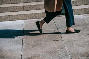 can I sue my hoa for sidewalk slip and fall